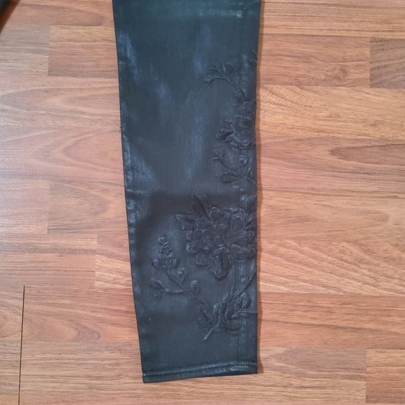 NWOT Driftwood Slim Skinny Embroidered Floral Denim Jeans Size 28 Black - Picture 4 of 15
